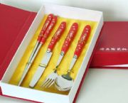 紅瓷柄餐具4件組(福虎凌云圖案)